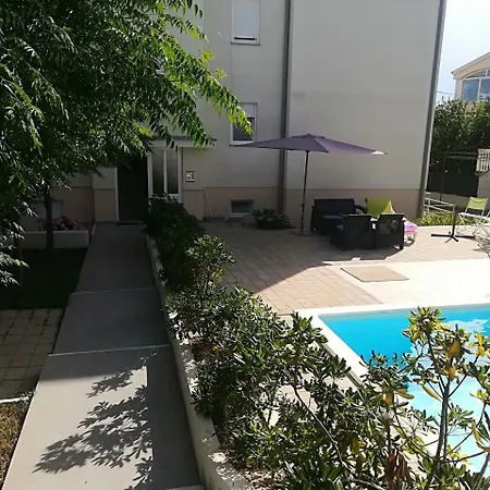 Mirela 2 Apartment *