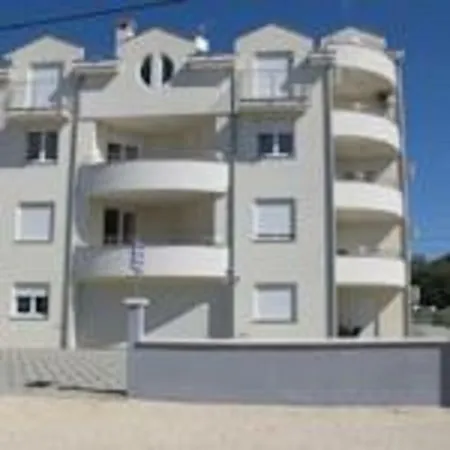 Mirela 2 Apartment