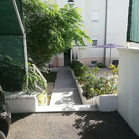 Apartment Mirela 2 *