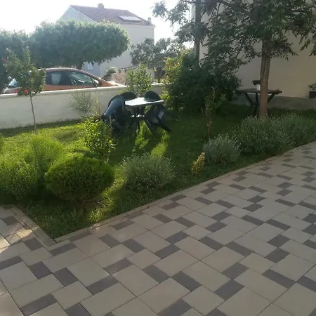 Apartment Mirela 2 Petrcane