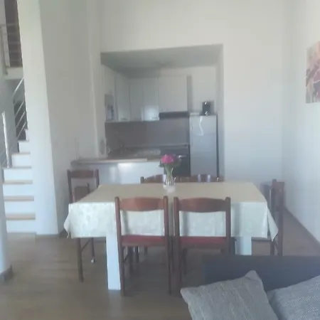 Apartment Mirela 2 *